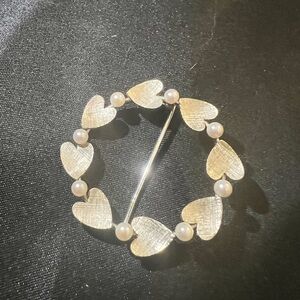 Elegant Gold Heart and Pearl Brooch